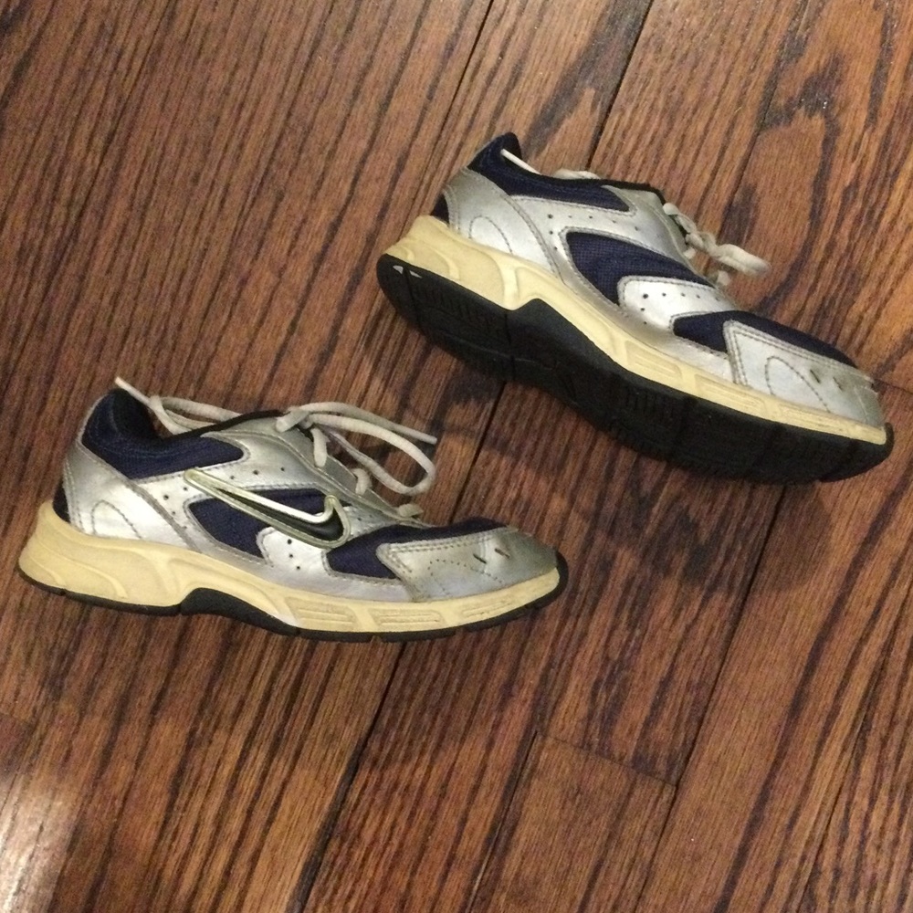 Nike Athletic Shoe. Size 10.
